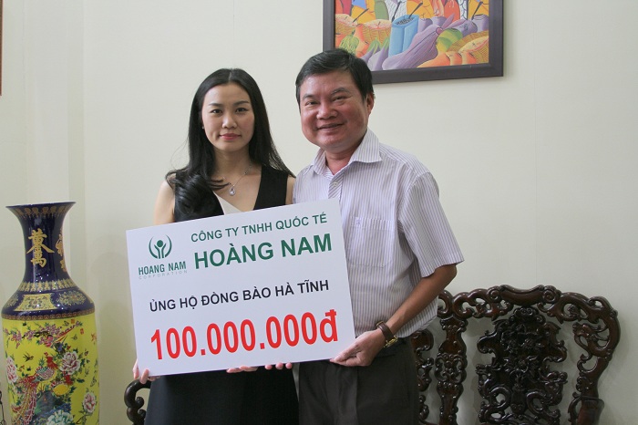 cong_ty_hoang_nam_trao_tien_ung_ho