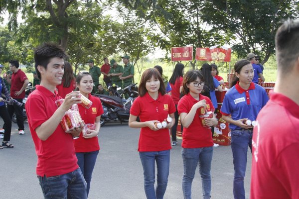 song-yen-dong-hanh-cung-tiep-suc-den-truong-2016